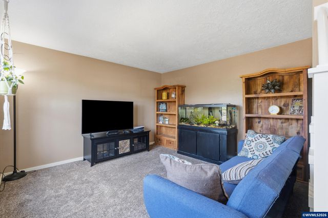 1904 Westport St NW, Salem, OR 97304