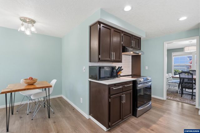 1904 Westport St NW, Salem, OR 97304