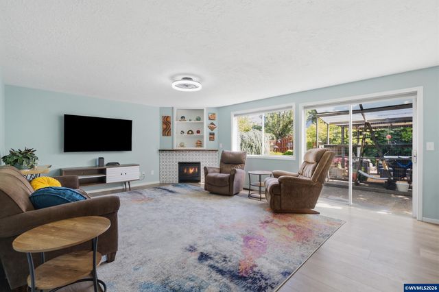 1904 Westport St NW, Salem, OR 97304