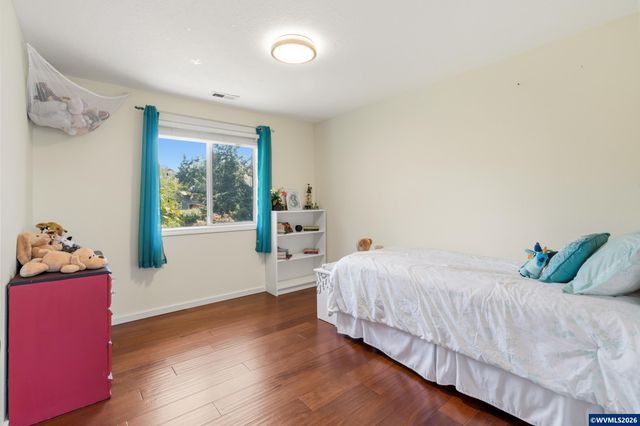 1904 Westport St NW, Salem, OR 97304