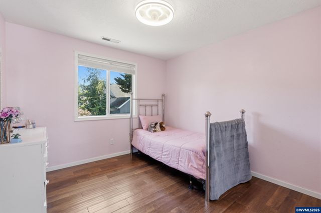 1904 Westport St NW, Salem, OR 97304