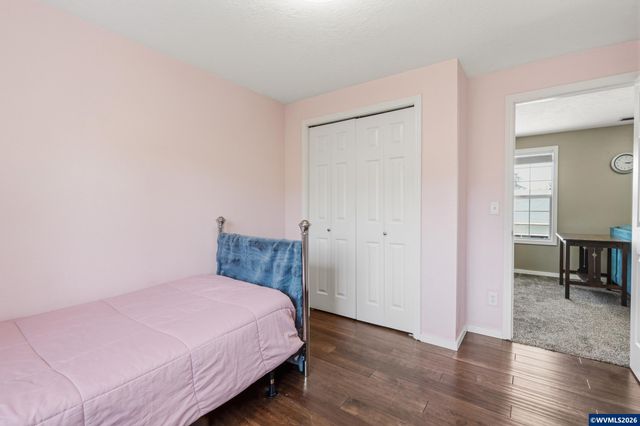 1904 Westport St NW, Salem, OR 97304