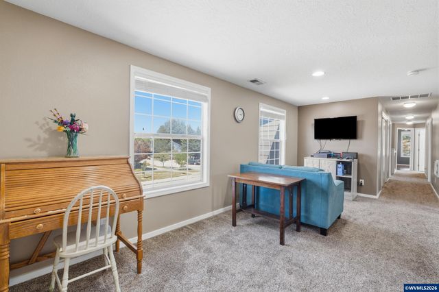 1904 Westport St NW, Salem, OR 97304