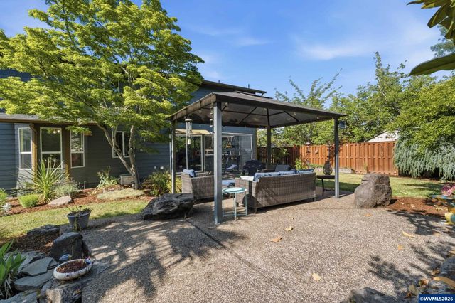 1904 Westport St NW, Salem, OR 97304