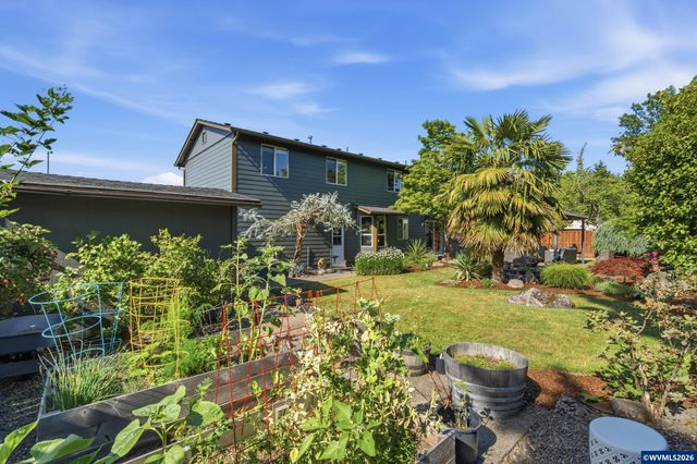 1904 Westport St NW, Salem, OR 97304