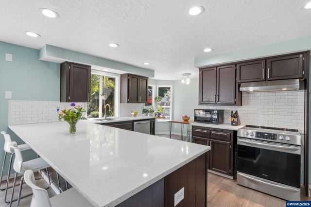 1904 Westport St NW, Salem, OR 97304