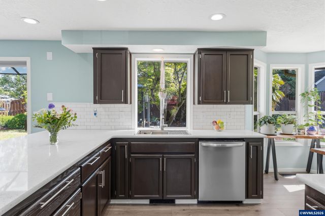 1904 Westport St NW, Salem, OR 97304