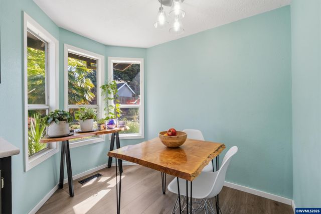 1904 Westport St NW, Salem, OR 97304