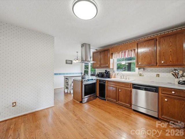 6 Woodland Circle, Granite Falls, NC 28630