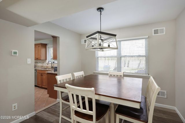 128 Oak Glen Road, Toms River, NJ 08753