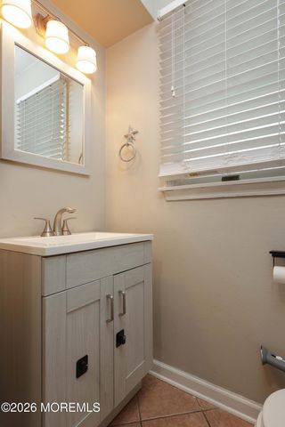 128 Oak Glen Road, Toms River, NJ 08753