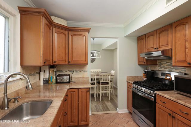 128 Oak Glen Road, Toms River, NJ 08753