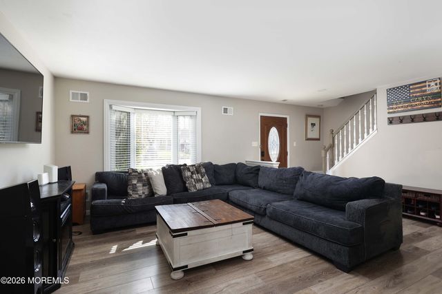 128 Oak Glen Road, Toms River, NJ 08753