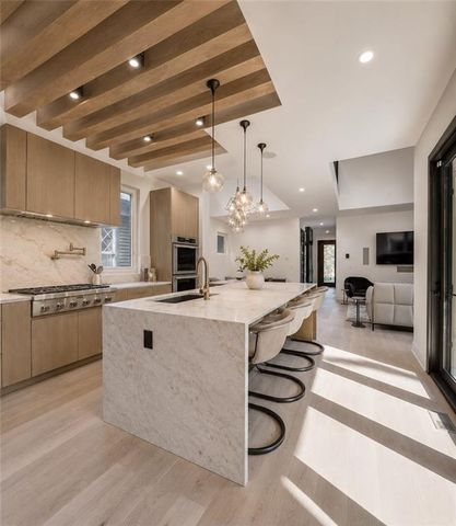 339 Peachtree Avenue NE, Atlanta, GA 30305