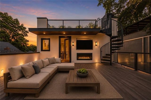 339 Peachtree Avenue NE, Atlanta, GA 30305
