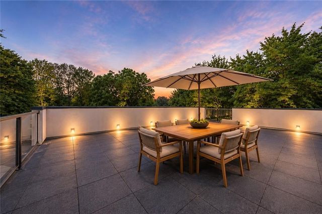 339 Peachtree Avenue NE, Atlanta, GA 30305