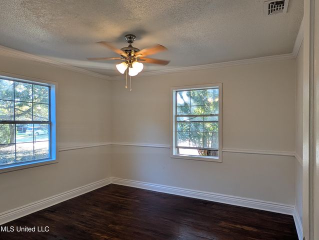 2302 Wilson Avenue, Pascagoula, MS 39567