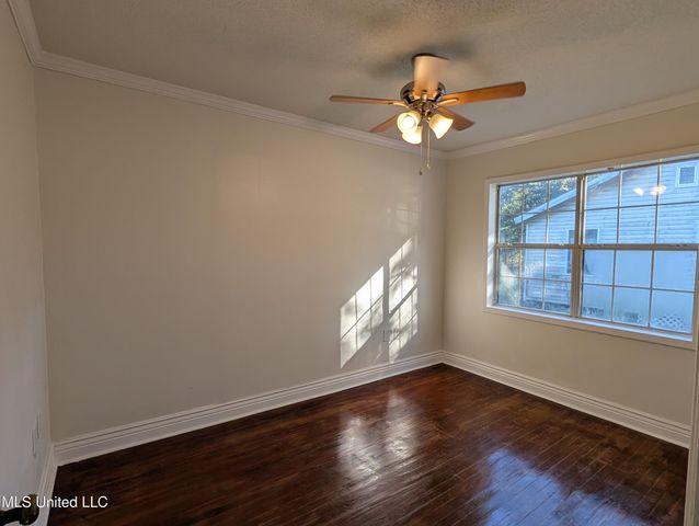 2302 Wilson Avenue, Pascagoula, MS 39567