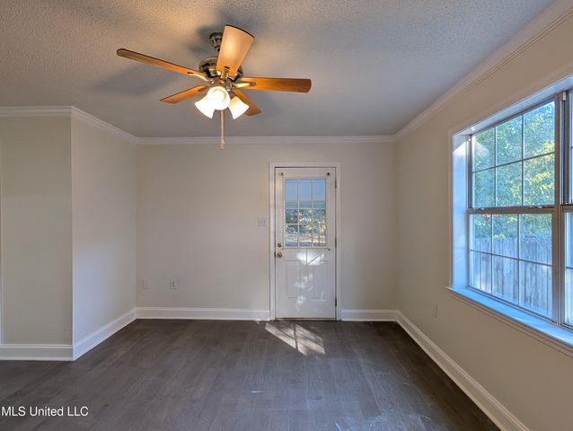 2302 Wilson Avenue, Pascagoula, MS 39567