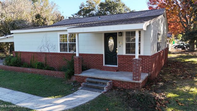 2302 Wilson Avenue, Pascagoula, MS 39567