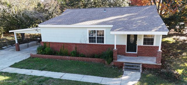 2302 Wilson Avenue, Pascagoula, MS 39567