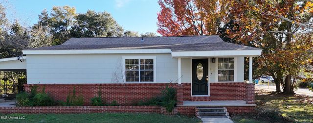 2302 Wilson Avenue, Pascagoula, MS 39567