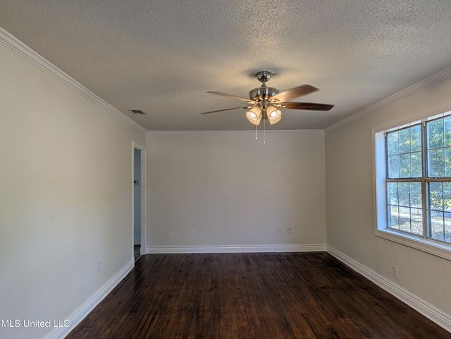 2302 Wilson Avenue, Pascagoula, MS 39567