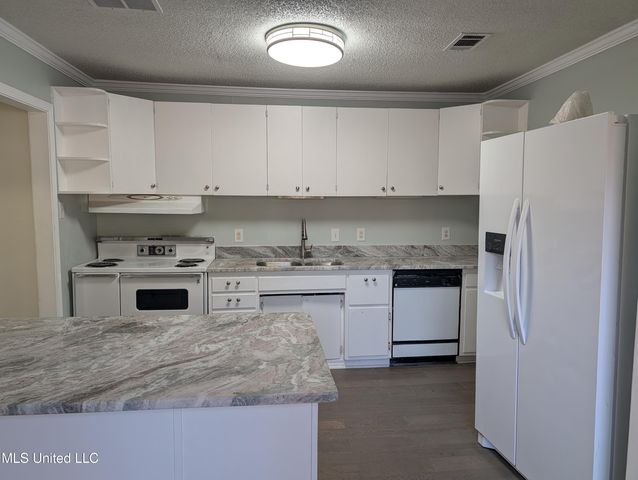 2302 Wilson Avenue, Pascagoula, MS 39567