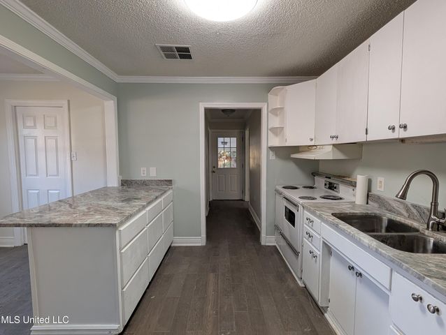 2302 Wilson Avenue, Pascagoula, MS 39567