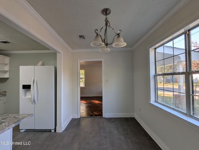 2302 Wilson Avenue, Pascagoula, MS 39567