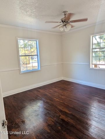 2302 Wilson Avenue, Pascagoula, MS 39567