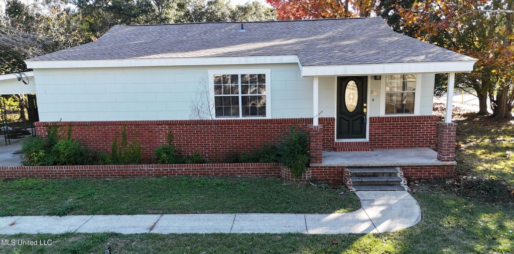 2302 Wilson Avenue, Pascagoula, MS 39567