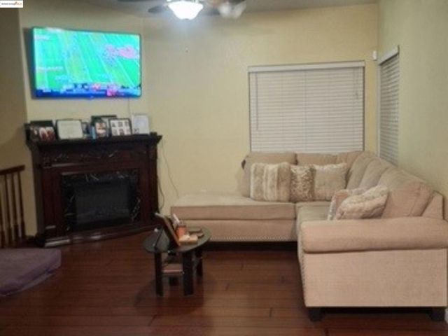 912 Crater Ave, Modesto, CA 95351