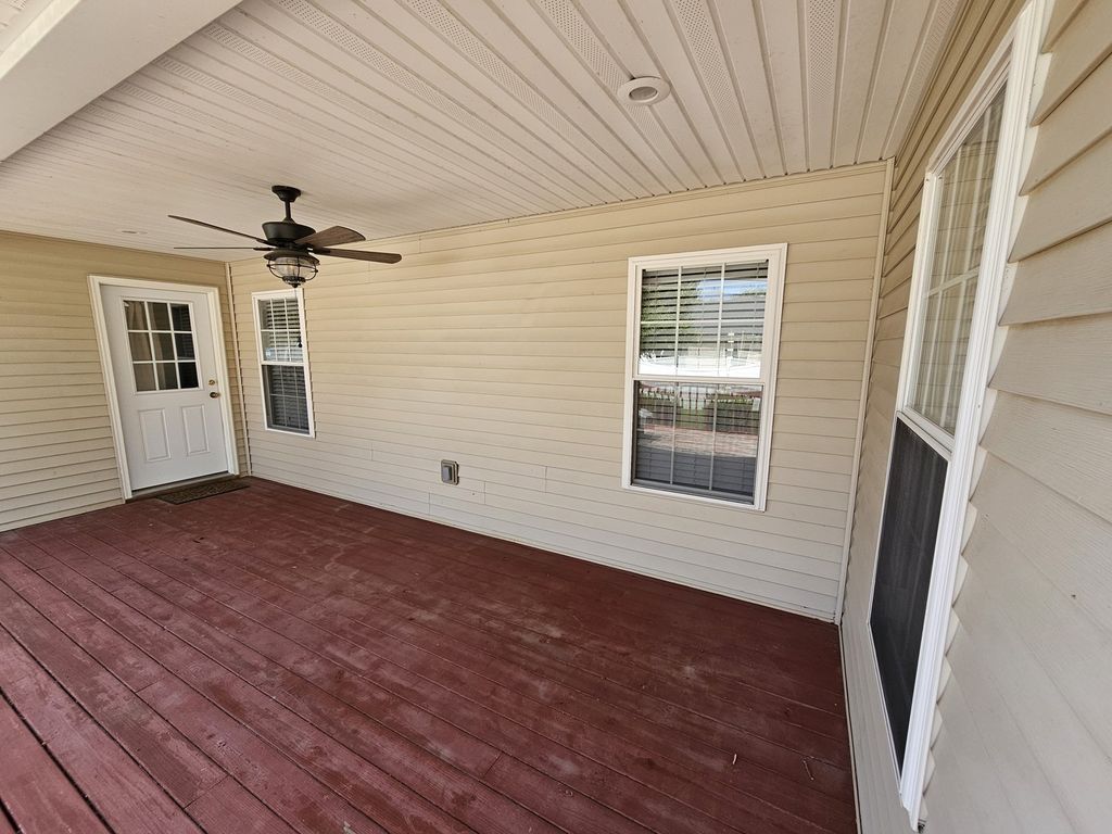 Image 13 of property listing at 404 W Beacon Court, Mt Vernon, IL 62864