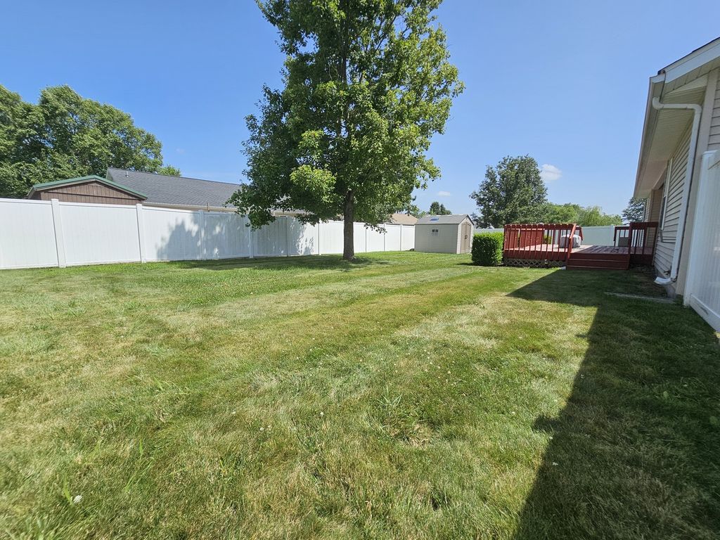 Image 18 of property listing at 404 W Beacon Court, Mt Vernon, IL 62864