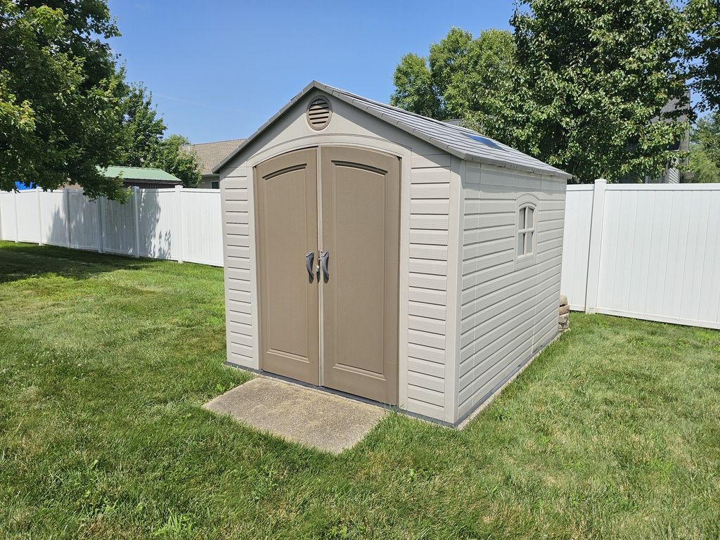 Image 19 of property listing at 404 W Beacon Court, Mt Vernon, IL 62864