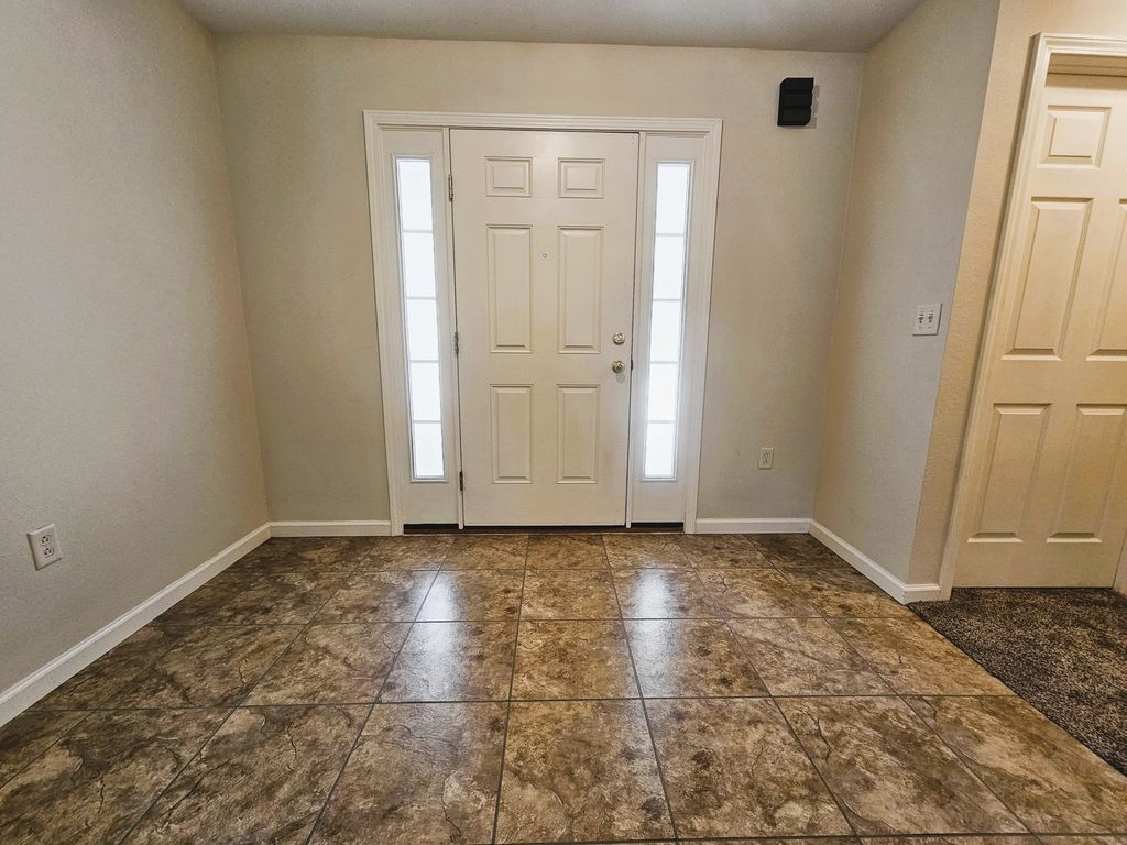Image 21 of property listing at 404 W Beacon Court, Mt Vernon, IL 62864