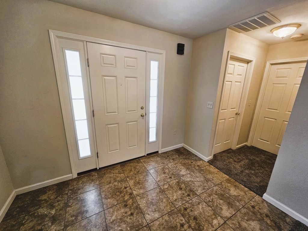 Image 22 of property listing at 404 W Beacon Court, Mt Vernon, IL 62864