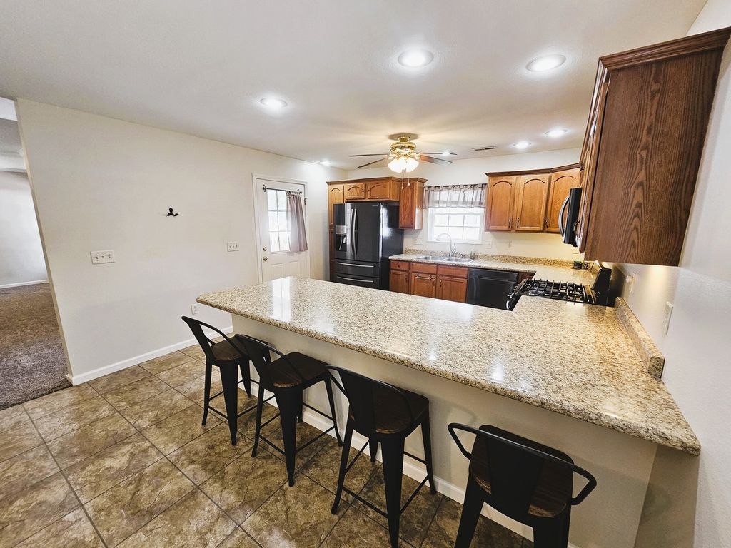 Image 30 of property listing at 404 W Beacon Court, Mt Vernon, IL 62864