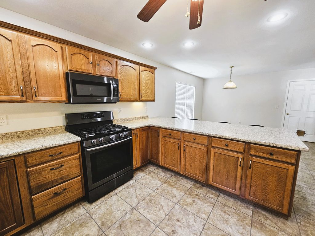 Image 31 of property listing at 404 W Beacon Court, Mt Vernon, IL 62864