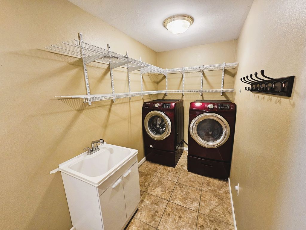 Image 34 of property listing at 404 W Beacon Court, Mt Vernon, IL 62864