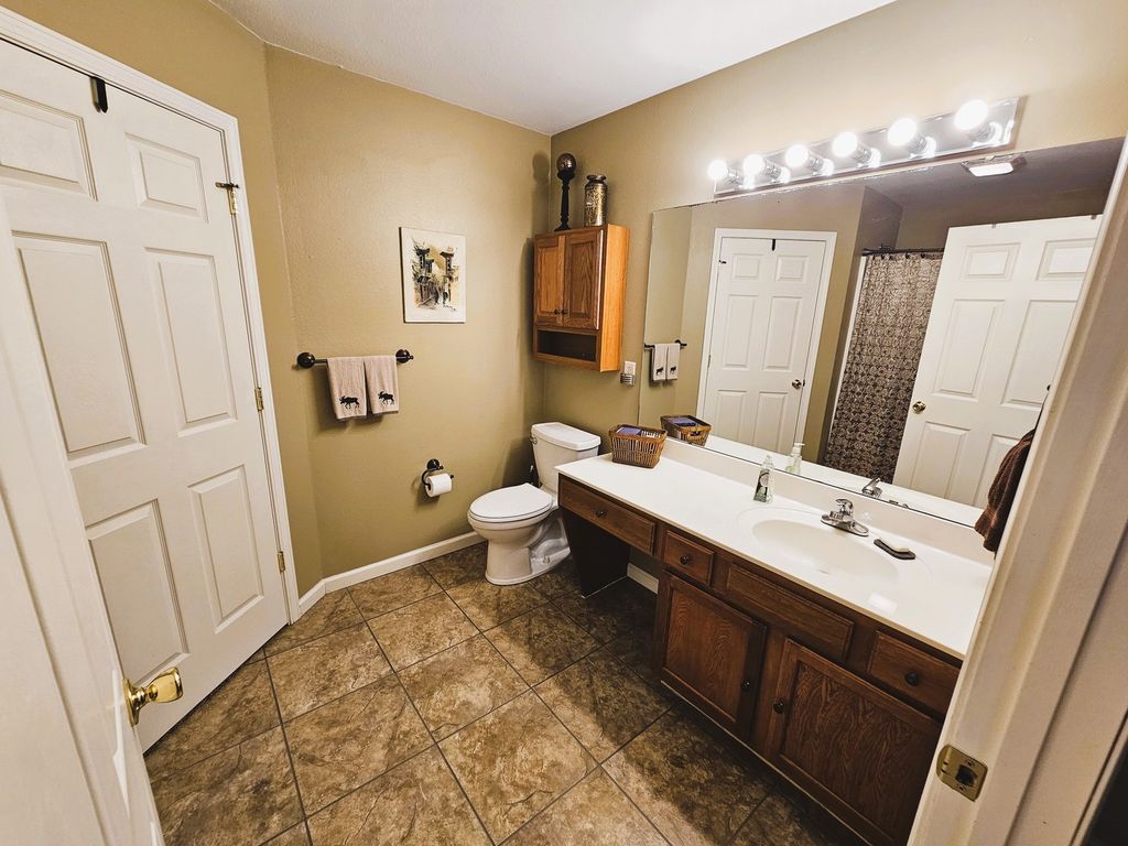 Image 38 of property listing at 404 W Beacon Court, Mt Vernon, IL 62864