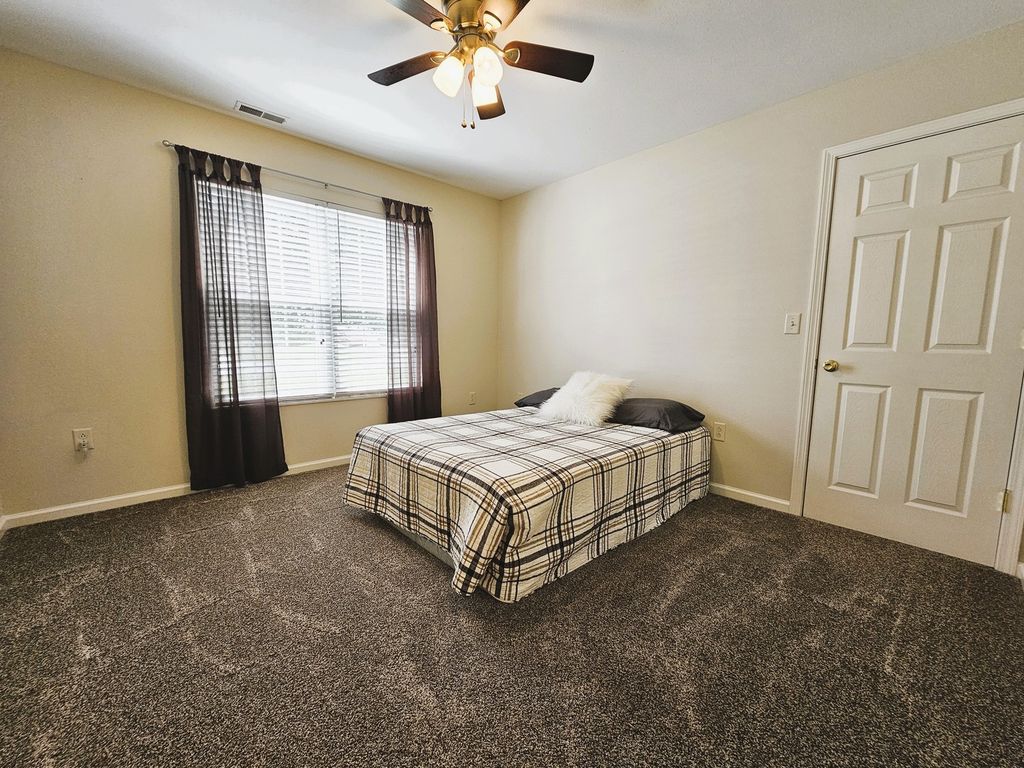Image 41 of property listing at 404 W Beacon Court, Mt Vernon, IL 62864