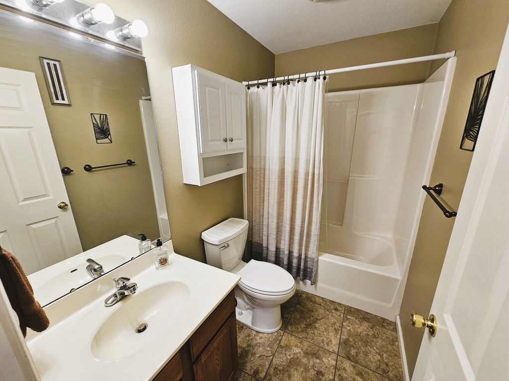 Image 42 of property listing at 404 W Beacon Court, Mt Vernon, IL 62864