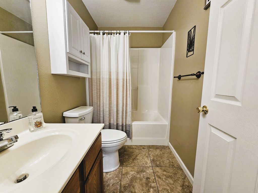 Image 43 of property listing at 404 W Beacon Court, Mt Vernon, IL 62864