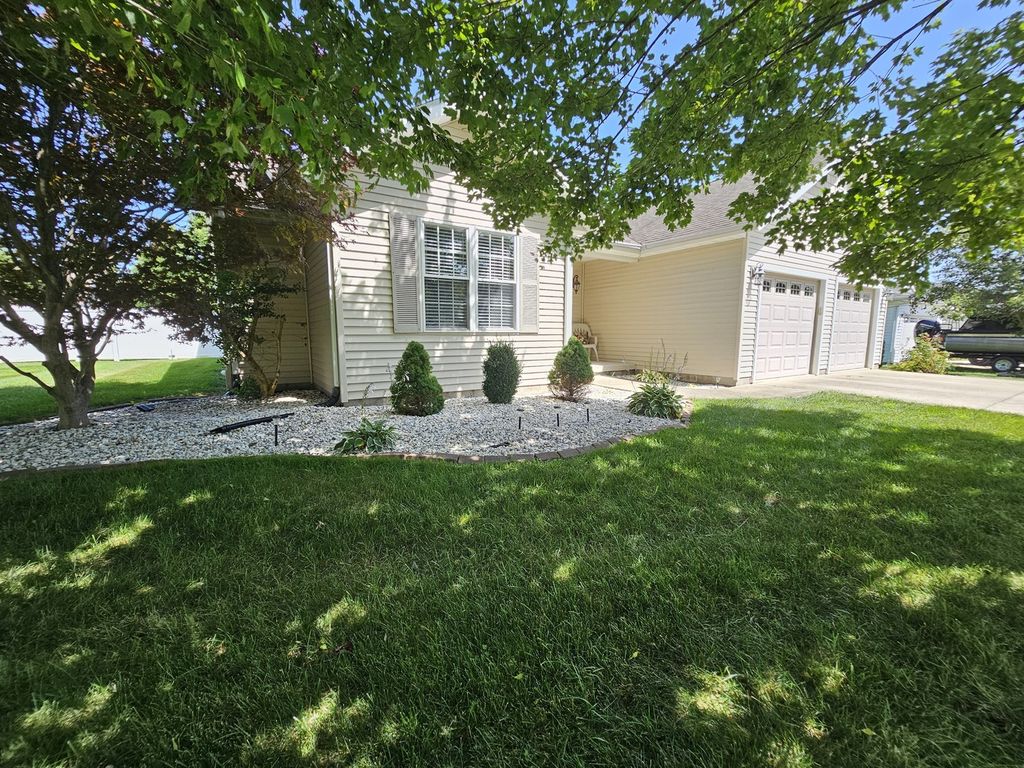 Image 7 of property listing at 404 W Beacon Court, Mt Vernon, IL 62864