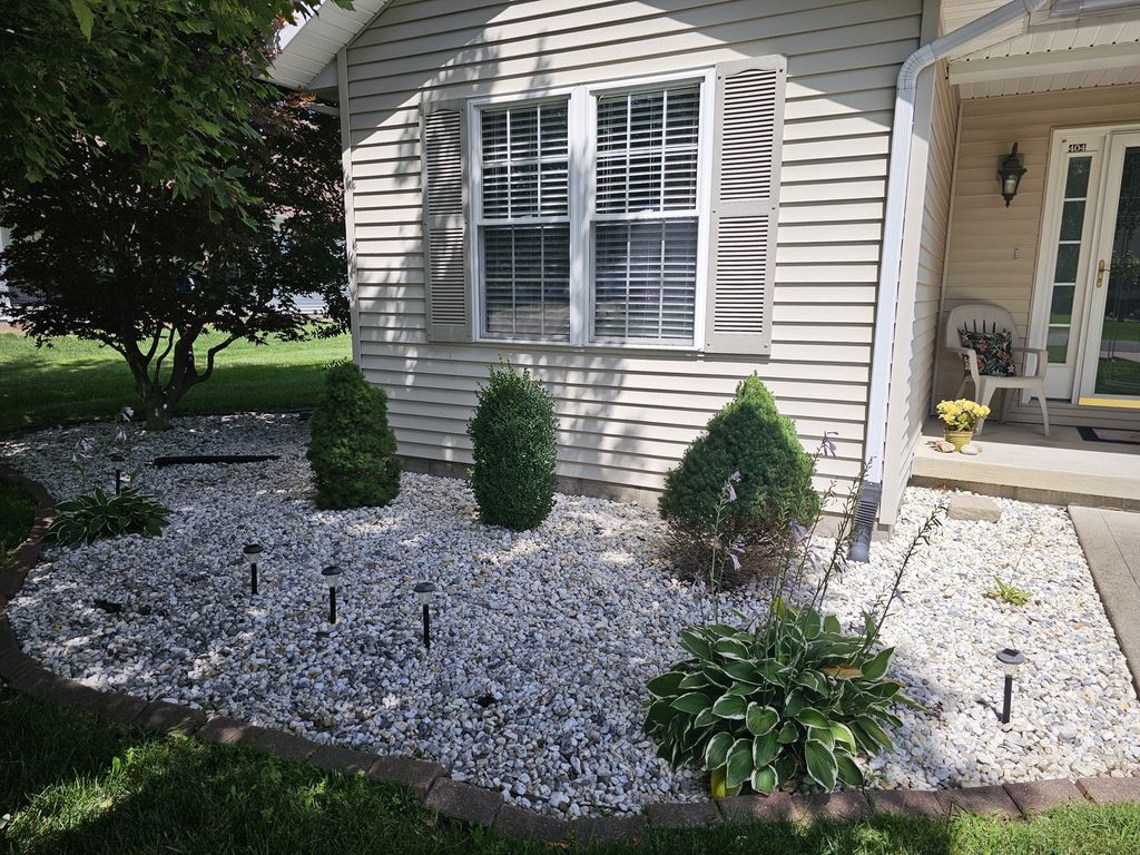 Image 9 of property listing at 404 W Beacon Court, Mt Vernon, IL 62864