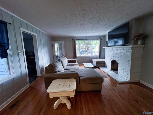 922 S 6th Street, Gadsden, AL 35901