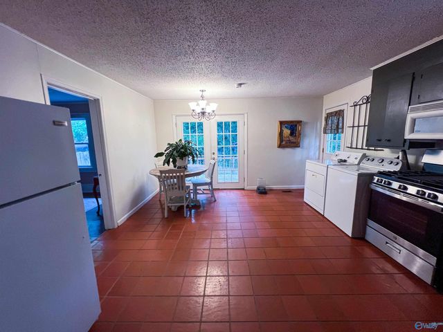 922 S 6th Street, Gadsden, AL 35901