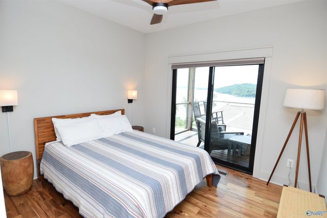 415 Boathouse Drive, Guntersville, AL 35976